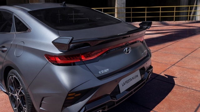 Sedan hạng C thể thao của Hyundai bất ngờ lộ diện, cạnh tranh Honda Civic RS 206639