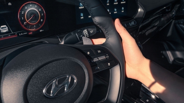 Sedan hạng C thể thao của Hyundai bất ngờ lộ diện, cạnh tranh Honda Civic RS 206641