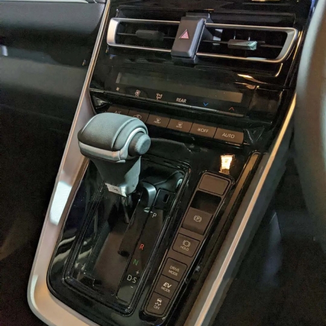 Đại lý Việt Nam bắt đầu nhận cọc Toyota Innova 2023
