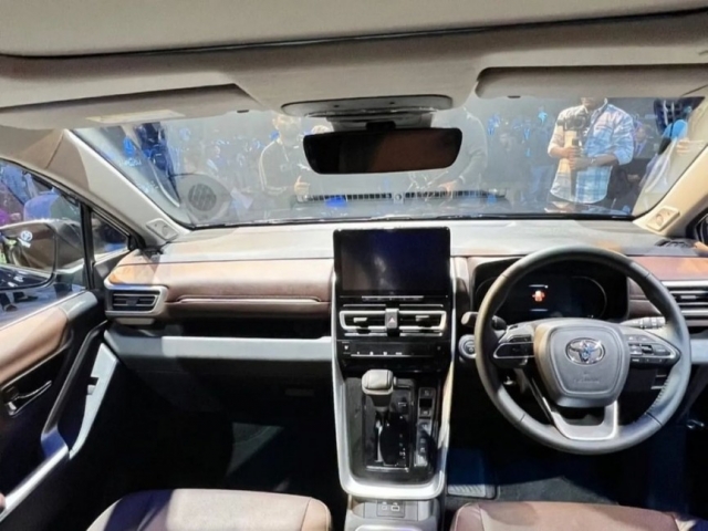toyota-innova-2023-2-1675930082.jpg