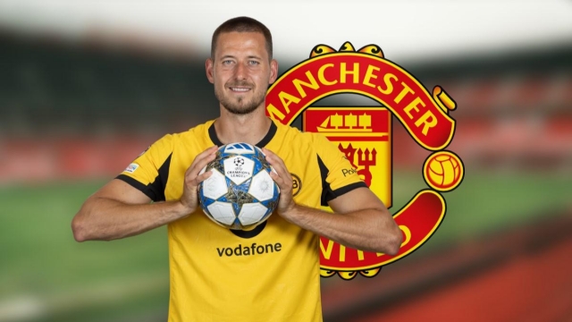 Thua đau Wrexham, Man United lập tức k&iacute;ch hoạt bom tấn k&eacute;p n&acirc;ng cấp h&agrave;ng thủ sau World Cup 2026?