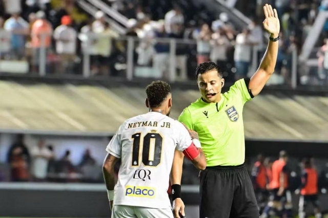 NÓNG: Neymar đối mặt án cấm thi đấu 12 trận vì phát ngôn gây sốc