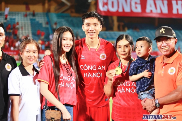 Các ngôi sao của CAHN lập hàng loạt kỷ lục khi vô địch V-League 319201