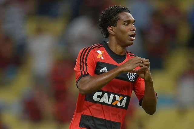 Đồng đội cũ của Ronaldinho đến chơi bóng tại Việt Nam 323276