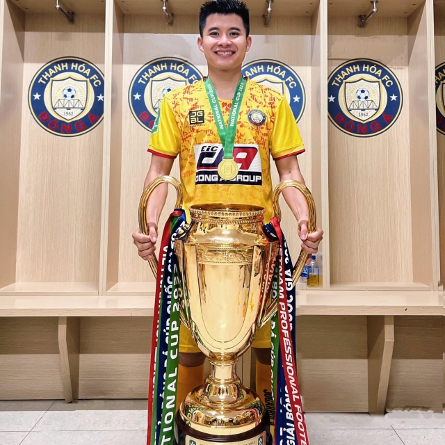 CAHN nổ bom tấn, chiêu mộ top tiền vệ hay nhất V-League 2023 329337