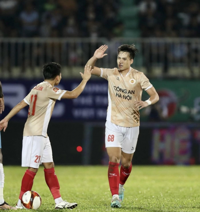 Đội hình tiêu biểu vòng 3 V-League 2023/2024: Dấu ấn nhiều ông lớn 352325