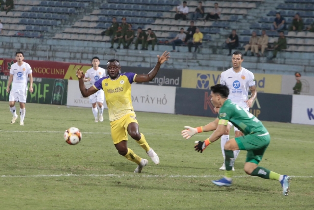Trực tiếp Hà Nội 0-1 Nam Định: Cực kì hấp dẫn 433629