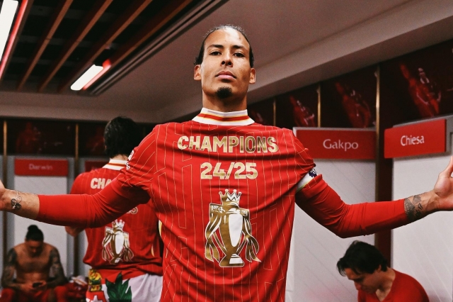 Van Dijk sung sướng với chức vô địch NHA cùng Liverpool-627212