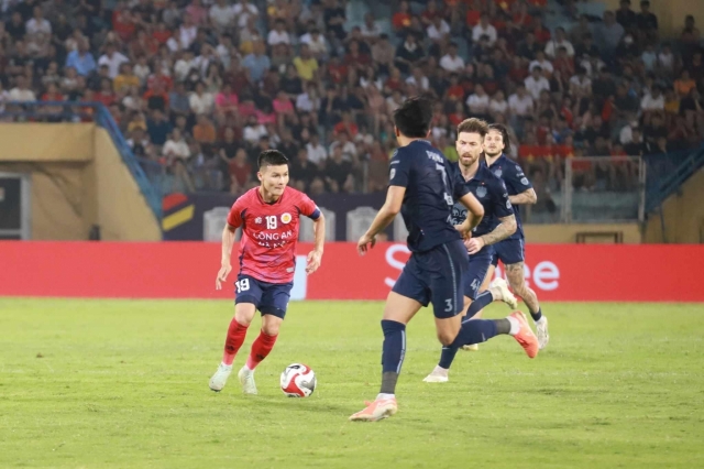 Theerathon trả lời đầy ẩn ý về màn đối đầu với Quang Hải 634884