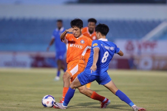 Thêm một HLV gạo cội tại V-League xin từ chức 636313