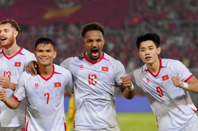 CĐV Malaysia cay đắng sau trận thua Việt Nam: 'Chúng ta thua cả trên sân lẫn khán đài'