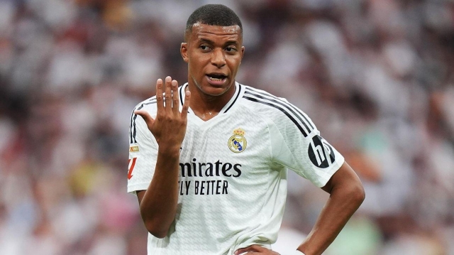 Kylian Mbappe trả giá cực đắt