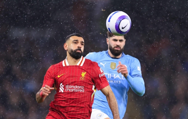 Neville: 'Trời đang khóc vì Liverpool sắp vô địch lần thứ 20' 596901