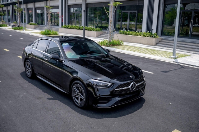 Mercedes-Benz C300 AMG 2022 chạy lướt 1.000 km rao bán giá rẻ bất ngờ 443188