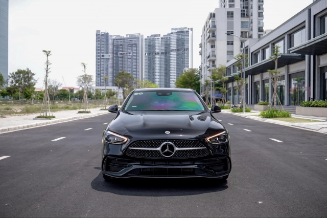 Mercedes-Benz C300 AMG 2022 chạy lướt 1.000 km rao bán giá rẻ bất ngờ 443189