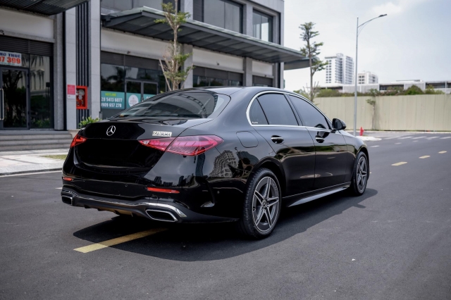 Mercedes-Benz C300 AMG 2022 chạy lướt 1.000 km rao bán giá rẻ bất ngờ 443192