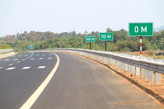 3 nguyên tắc 'sống còn' khi di chuyển trên cao tốc vào ban đêm 516559