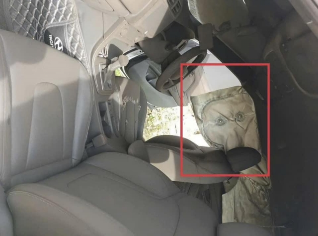 Hyundai Creta bung túi khí, hư hỏng nặng nề sau khi bị sét đánh 519205