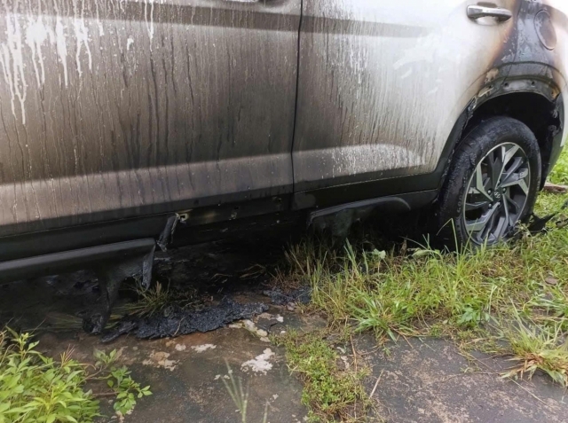 Hyundai Creta bung túi khí, hư hỏng nặng nề sau khi bị sét đánh 519206