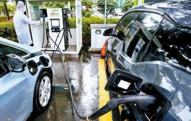 Lưu ý an toàn khi sạc xe điện dưới trời giông bão 523804