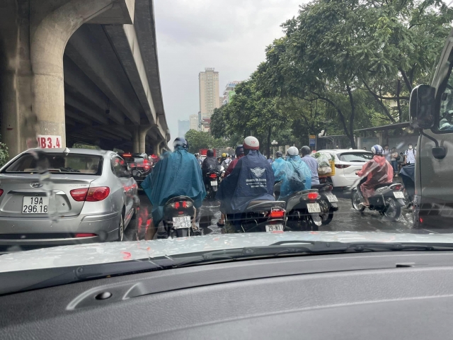Mưa lớn trong đêm, Hà Nội