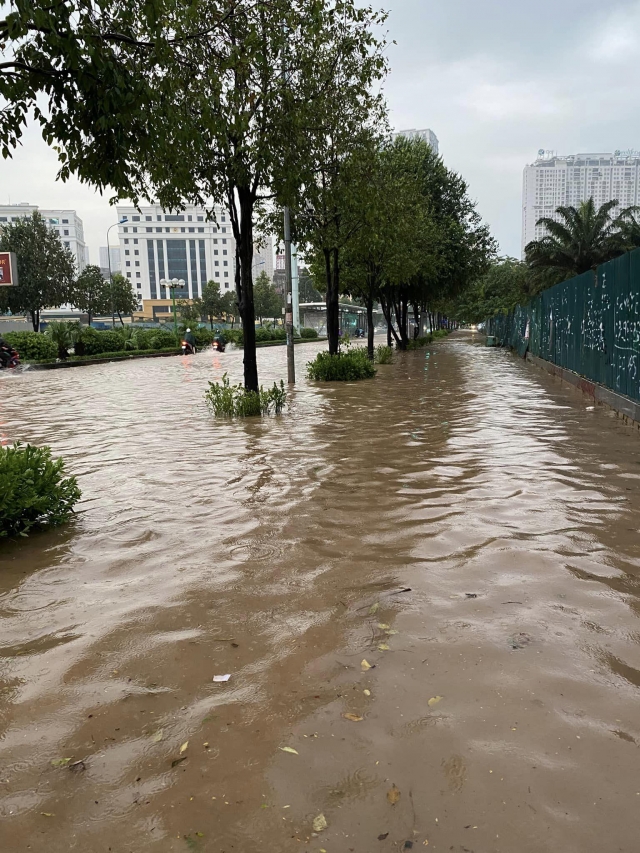 Mưa lớn trong đêm, Hà Nội
