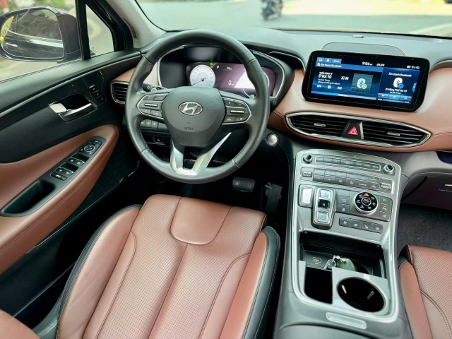 Bất ngờ với giá rao bán của Hyundai SantaFe bản dầu chạy lướt 14.000 km trên sàn xe cũ 533535