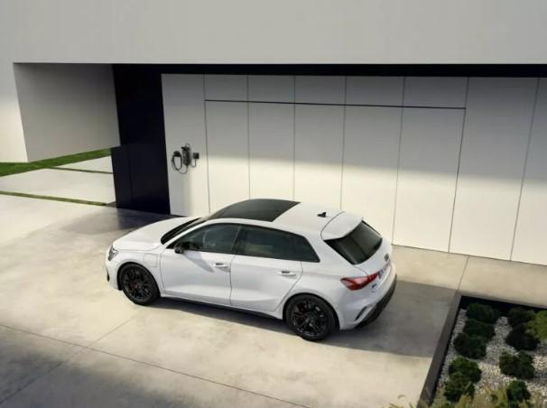 Audi A3 Sportback TFSI e 2025 ra mắt phiên bản hybrid cắm sạc, giá quy đổi từ 1,2 tỷ đồng 543215