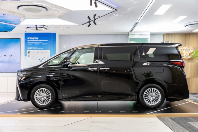 Toyota Alphard 2025 tăng giá bán nhưng trang bị vẫn giữ nguyên 579261