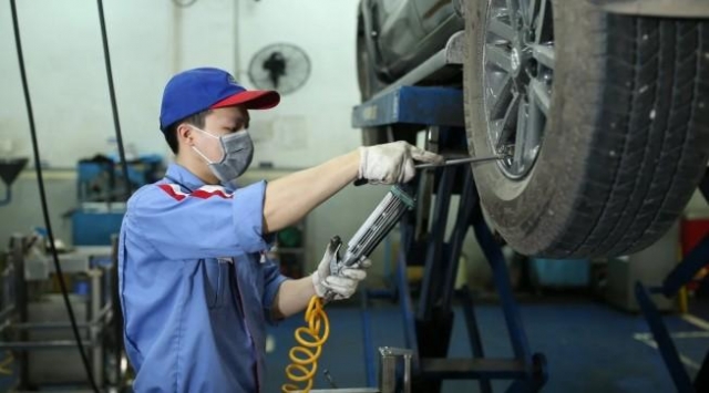Bảo dưỡng ô tô sau bảo hành: Nên chọn xưởng chính hãng hay garage ngoài? 602987