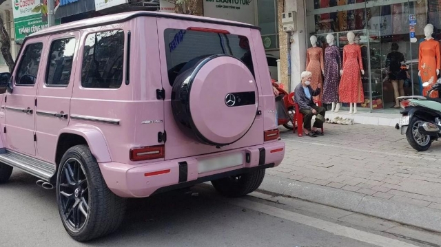 Cận cảnh Mercedes-AMG G63 màu hồng hiếm hoi xuất hiện tại Hà Nội 603902