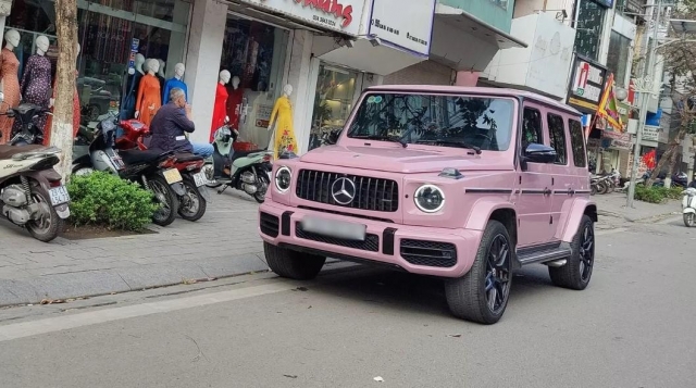 Cận cảnh Mercedes-AMG G63 màu hồng hiếm hoi xuất hiện tại Hà Nội 603901