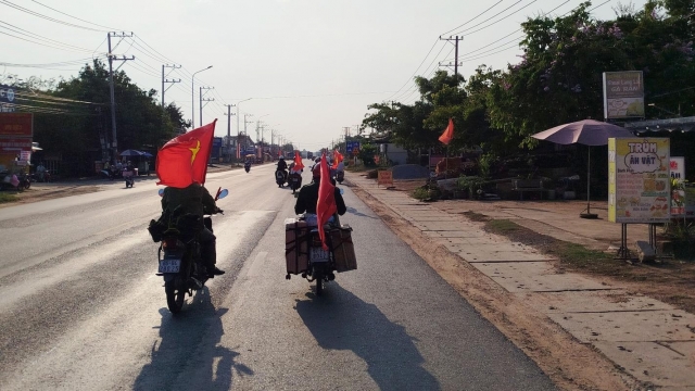 Cựu Chiến Binh 76 tuổi vượt 1.300 km bằng xe máy và hành trình gửi gắm tình yêu Tổ Quốc tới thế hệ trẻ 627237