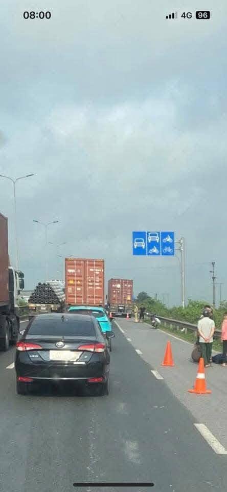 Lấn làn gây chết người: Xe đầu kéo tiếp tục gieo rắc nỗi ám ảnh trên Quốc lộ 5 631736