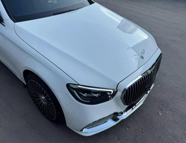 Mercedes E-Class độ thành Maybach S-Class với chi phí chỉ vài chục triệu đồng 635504
