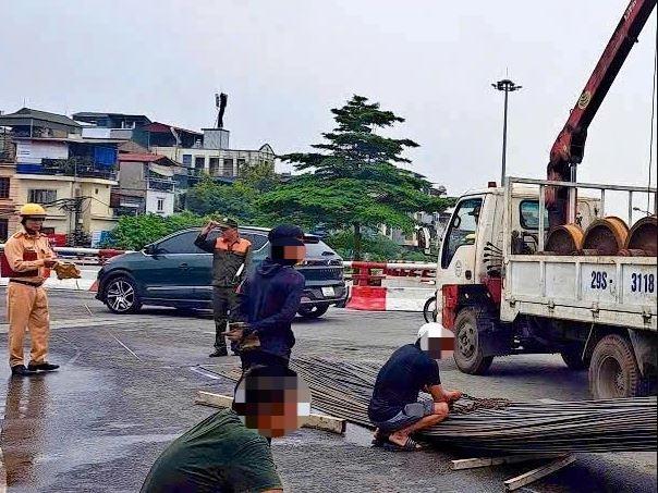 Bài học đắt giá cho tài xế và chủ xe khi bất cẩn làm bó sắt giữa đường 637002