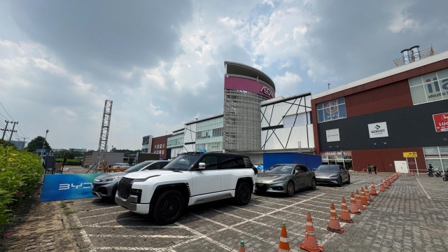 BYD lần đầu ra mắt hai mẫu xe điện cao cấp Yangwang U8 và Denza Z9 GT tại Việt Nam 638539