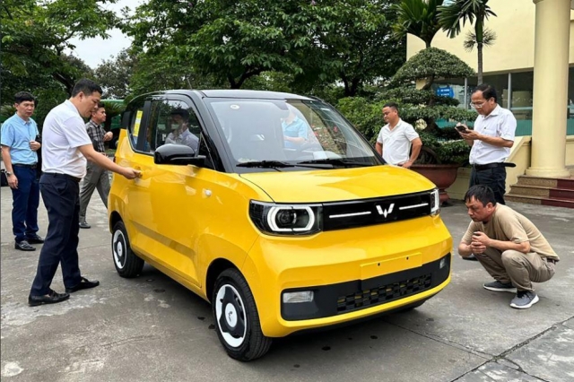 Xe xăng vẫn