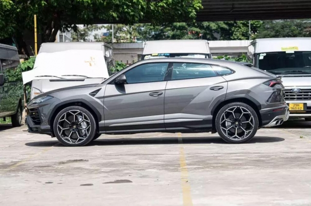 Lamborghini Urus chạy lướt hơn 3.000 km rao bán 14,5 tỷ đồng: Cao hơn xe mới nhưng vẫn “đáng đồng tiền” 641544