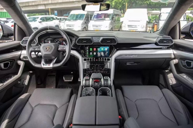 Lamborghini Urus chạy lướt hơn 3.000 km rao bán 14,5 tỷ đồng: Cao hơn xe mới nhưng vẫn “đáng đồng tiền” 641541