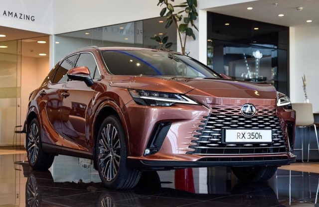 Lexus RX 350h xuất hiện tại đại lý: Mạnh mẽ, tiết kiệm, thêm camera 360, giá khởi điểm 3,5 tỷ đồng 642855