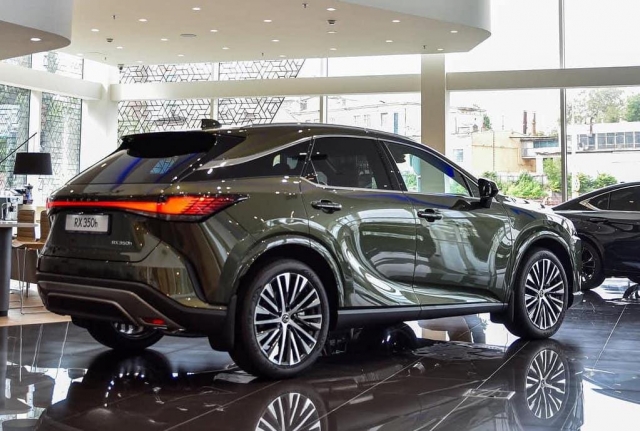 Lexus RX 350h xuất hiện tại đại lý: Mạnh mẽ, tiết kiệm, thêm camera 360, giá khởi điểm 3,5 tỷ đồng 642863