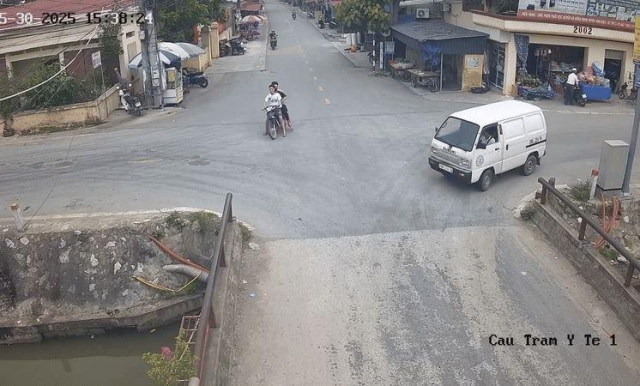 Xe máy chở ba học sinh lao xuống mương: Cảnh báo về an toàn giao thông tuổi vị thành niên 642907