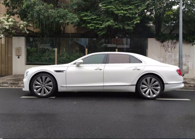 Bentley Flying Spur V8 đời 2021 rao bán hơn 13 tỷ: Xe cũ nhưng tại sao vẫn khiến giới đại gia tranh nhau sở hữu? 645030