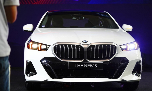 Giảm hơn 400 triệu, BMW 5 Series bản lắp ráp có đánh đổi điều gì? 646149