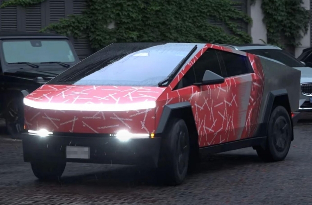 G-Dragon gây sốt khi mang Tesla Cybertruck đỏ rực đến sự kiện riêng 650713
