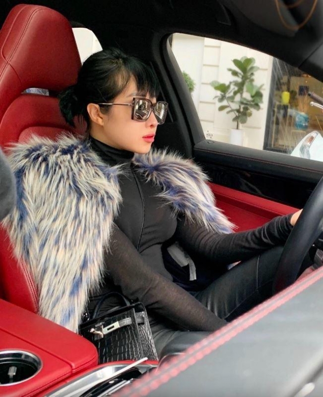 Từ TikTok triệu view đến siêu xe chục tỷ: Cuộc sống hào nhoáng của Cún Bông trước ngày bị bắt 654962