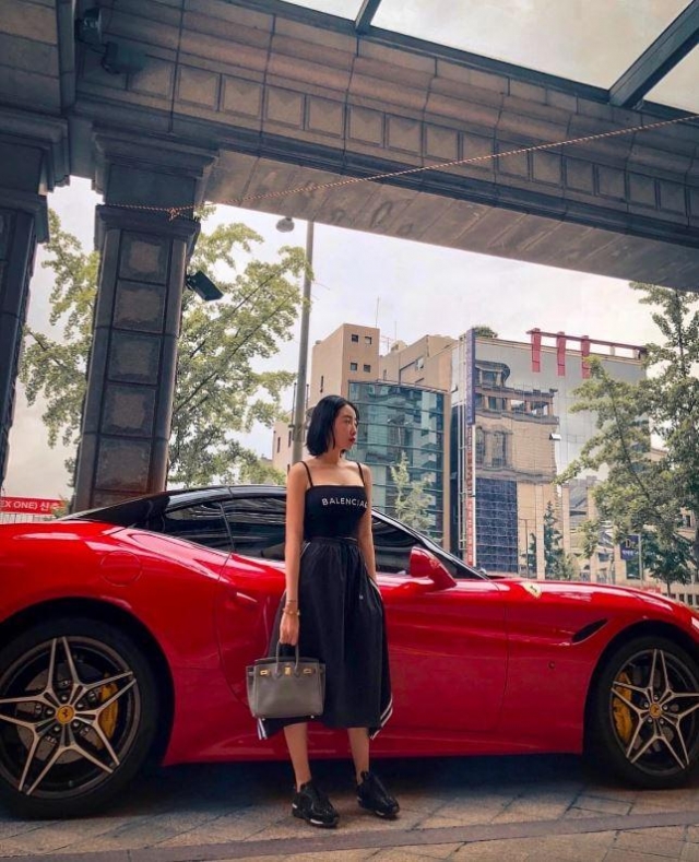 Từ TikTok triệu view đến siêu xe chục tỷ: Cuộc sống hào nhoáng của Cún Bông trước ngày bị bắt 654964