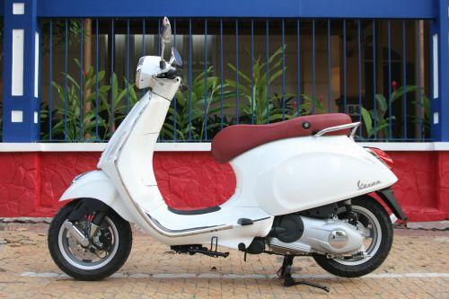 Bảng giá xe máy Vespa tháng 7/2025: Primavera, Sprint, GTS có gì mới? 658399