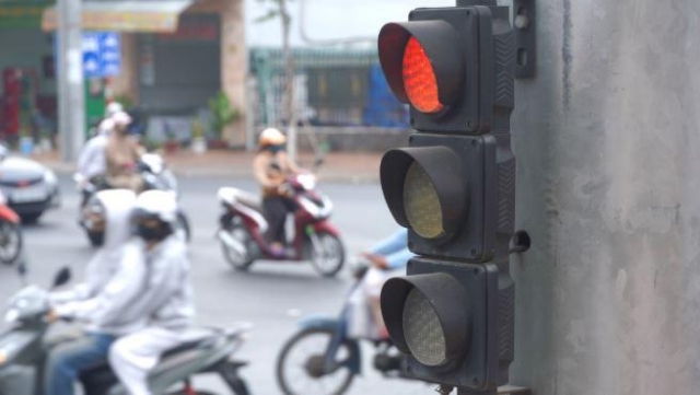 Vì sao đèn giao thông Hà Nội nhấp nháy bất thường? CSGT chính thức lên tiếng 671349